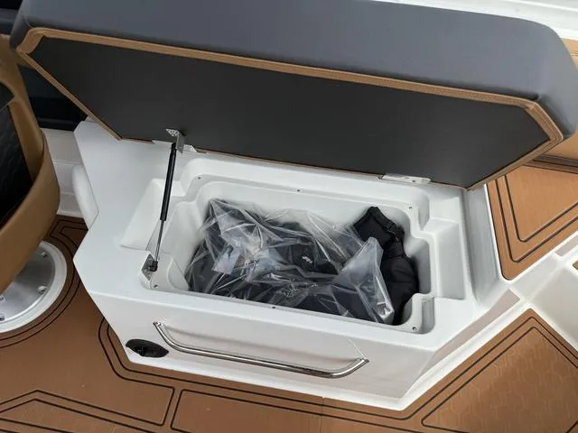 Slide: The Image of Cobalt R6 Surf 2025 - 13