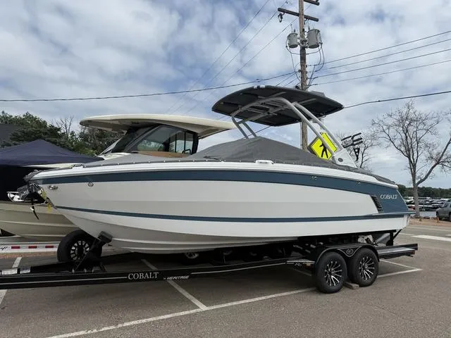 Slide: The Image of Cobalt R6 Surf 2025 - 32