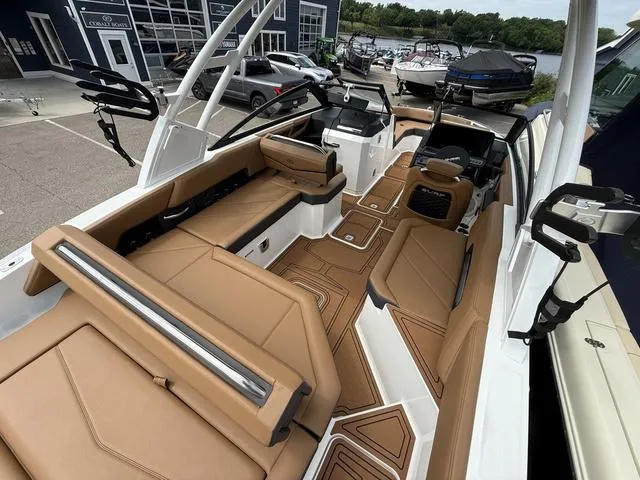 Slide: The Image of Cobalt R6 Surf 2025 - 8