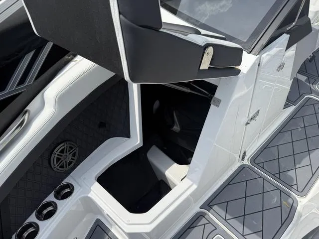 Slide: The Image of Cobalt R6 2025 - 18