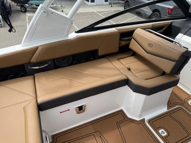 Slide: The Image of Cobalt R6 Surf 2025 - 10