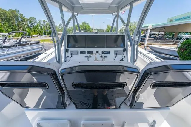 Slide: The Image of Sea Hunter 41 CTS 2025 - 24