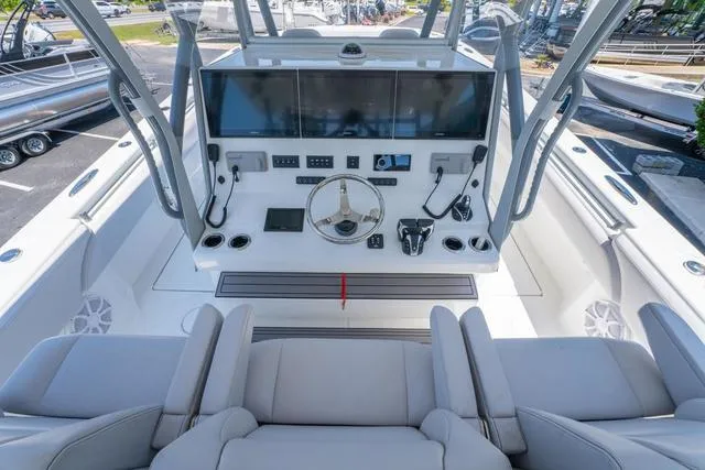 Slide: The Image of Sea Hunter 41 CTS 2025 - 25