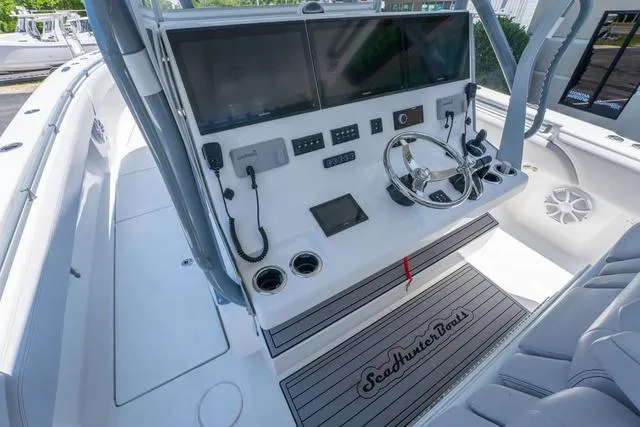 Slide: The Image of Sea Hunter 41 CTS 2025 - 26