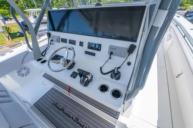 Slide: The Image of Sea Hunter 41 CTS 2025 - 27