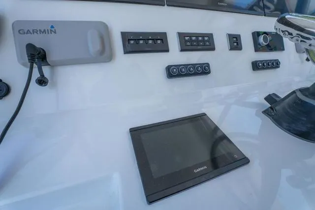 Slide: The Image of Sea Hunter 41 CTS 2025 - 32