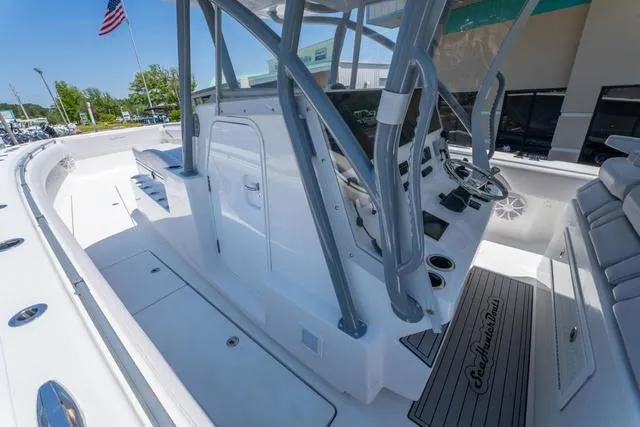 Slide: The Image of Sea Hunter 41 CTS 2025 - 33