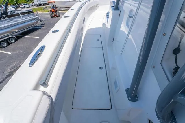 Slide: The Image of Sea Hunter 41 CTS 2025 - 35