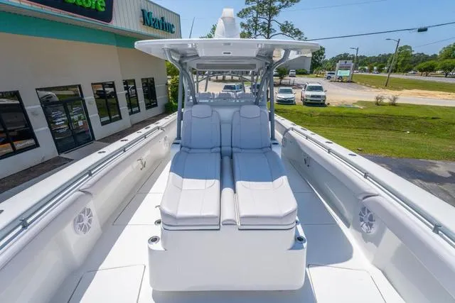 Slide: The Image of Sea Hunter 41 CTS 2025 - 37