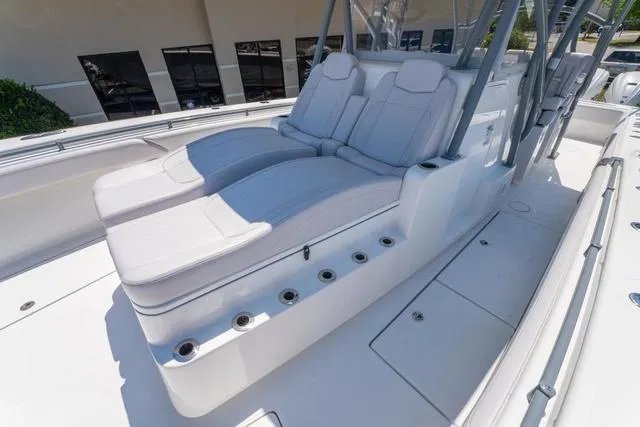 Slide: The Image of Sea Hunter 41 CTS 2025 - 41