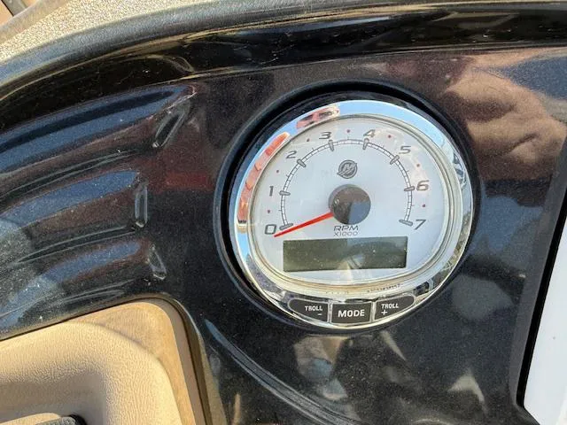 Slide: The Image of Tachometer of 2016 Regency 254 DL3 boat, displaying RPM gauge. - 18