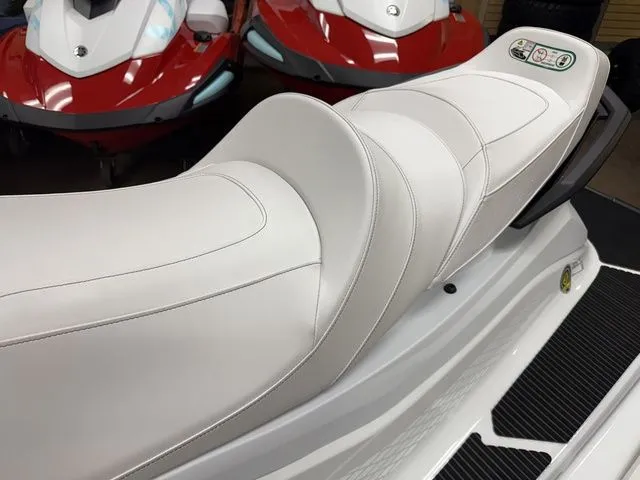 Slide: The Image of Yamaha VX Cruiser® with Audio 2025 - 6