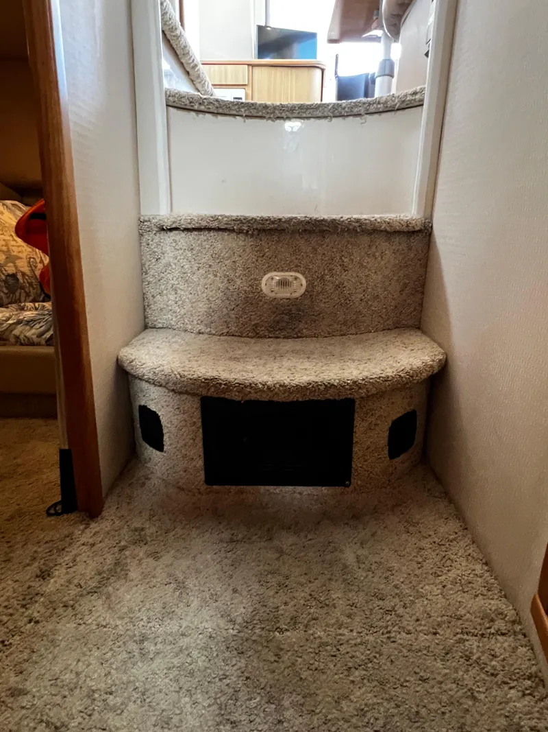 Slide: The Image of Bayliner 3488 Command Bridge Motoryacht 2001 - 50