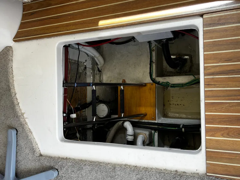 Slide: The Image of Bayliner 3488 Command Bridge Motoryacht 2001 - 51