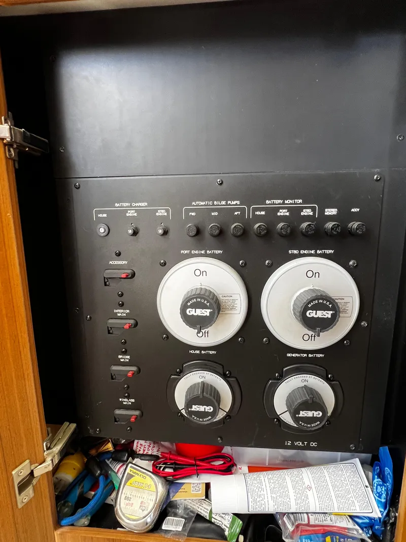 Slide: The Image of Bayliner 3488 Command Bridge Motoryacht 2001 - 54