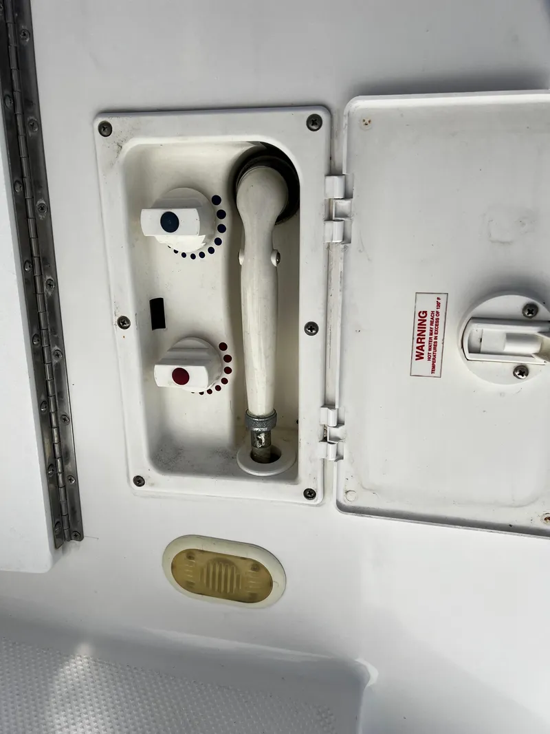 Slide: The Image of Bayliner 3488 Command Bridge Motoryacht 2001 - 56