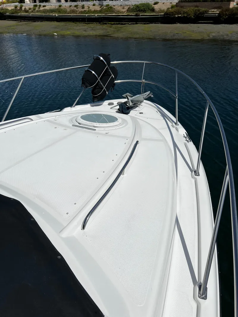 Slide: The Image of Bayliner 3488 Command Bridge Motoryacht 2001 - 58