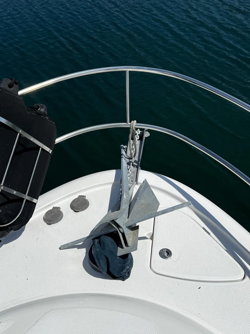 Slide: The Image of Bayliner 3488 Command Bridge Motoryacht 2001 - 59