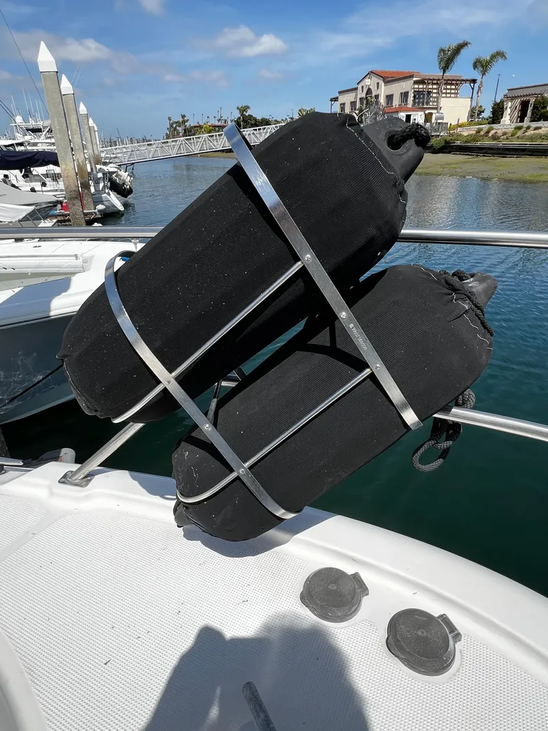 Slide: The Image of Bayliner 3488 Command Bridge Motoryacht 2001 - 60