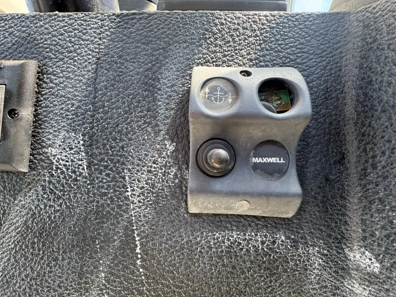 Slide: The Image of Maxwell control panel on 2003 Mediterranean 38 Convertible boat dashboard. - 41