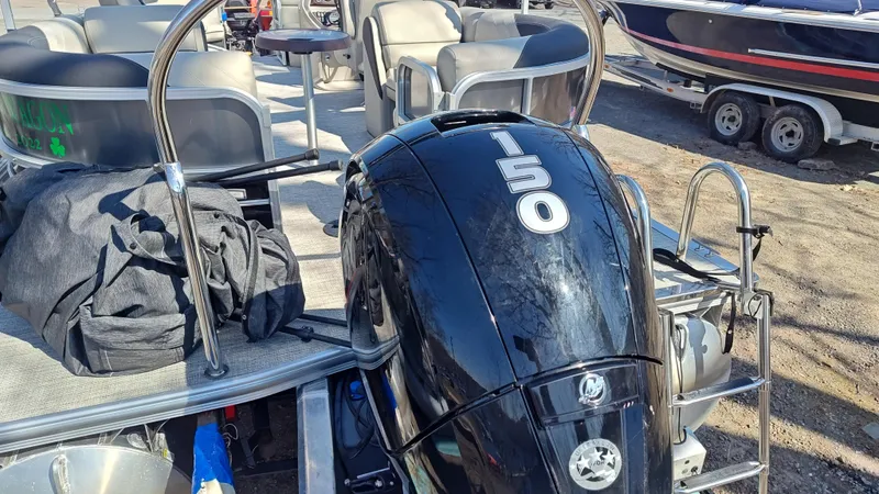 Slide: The Image of 2022 South Bay 200 Series S222RS 2.75 pontoon boat with 150 HP outboard motor. - 14