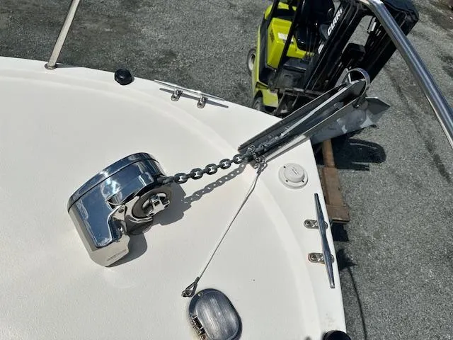 Slide: The Image of Anchor chain and winch on 2001 Parker 2510DVWA boat deck. - 14