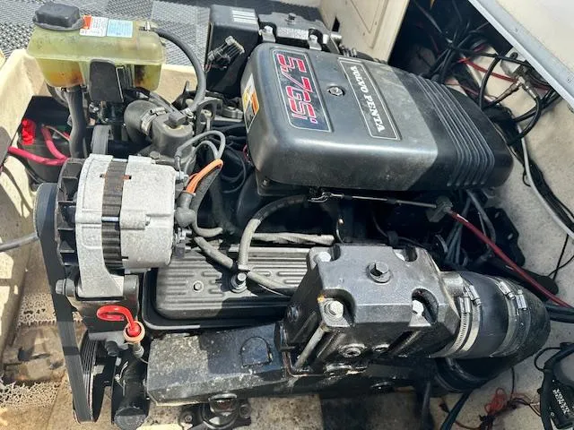 Slide: The Image of Engine of a 2001 Parker 2510DVWA boat, featuring a 5.7 GSi motor. - 20