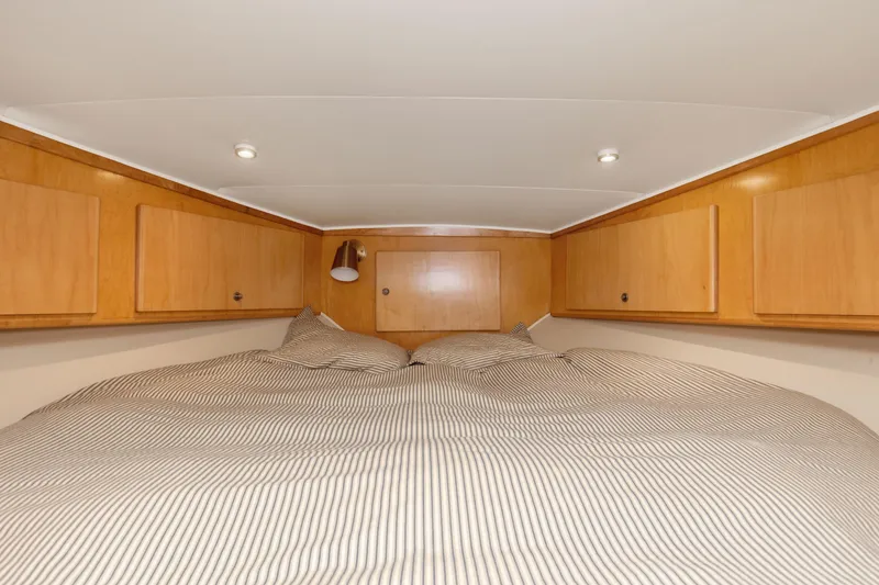 Slide: The Image of Navigator 5600 Sundance Pilothouse 1997 - 52