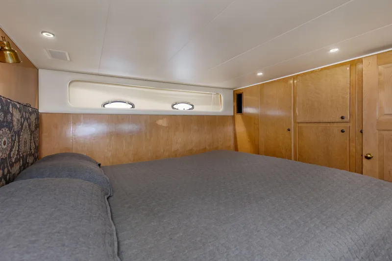 Slide: The Image of Navigator 5600 Sundance Pilothouse 1997 - 55