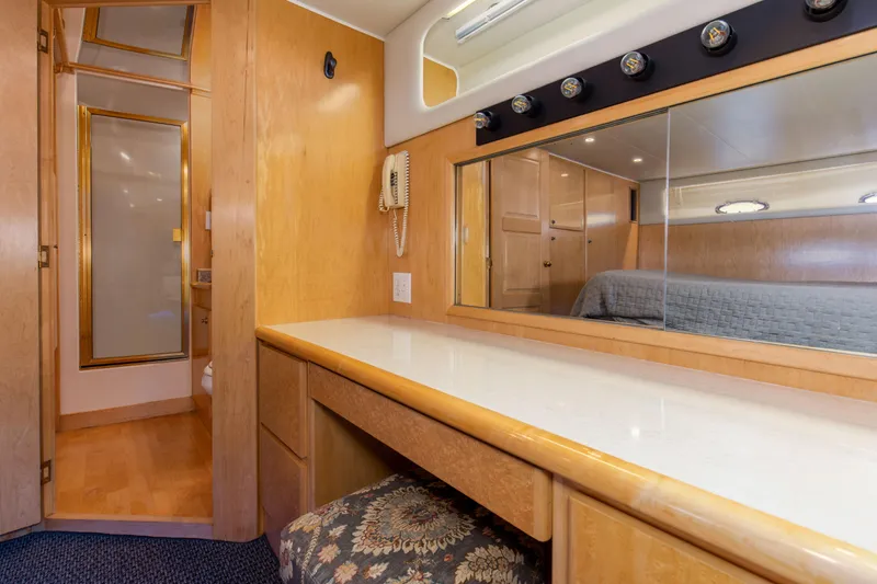 Slide: The Image of Navigator 5600 Sundance Pilothouse 1997 - 58