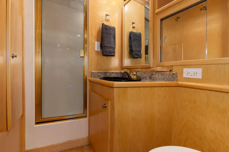 Slide: The Image of Navigator 5600 Sundance Pilothouse 1997 - 59