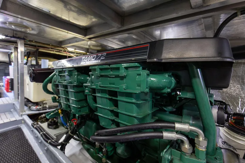 Slide: The Image of Navigator 5600 Sundance Pilothouse 1997 - 61