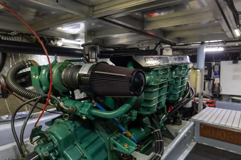 Slide: The Image of Navigator 5600 Sundance Pilothouse 1997 - 63