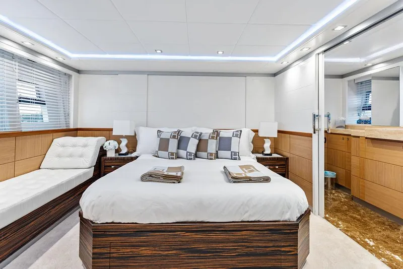 Slide: The Image of Astondoa 72 GLX 2013 - 51