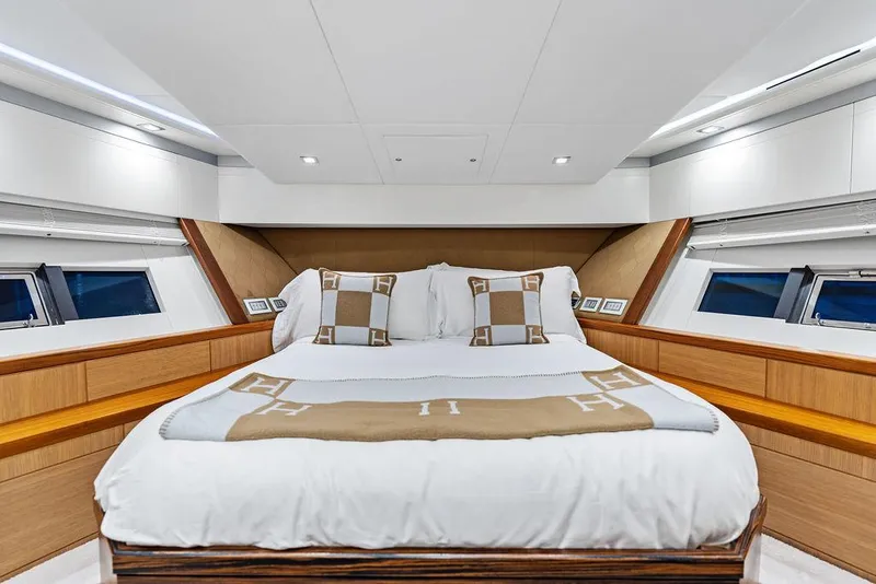 Slide: The Image of Astondoa 72 GLX 2013 - 55