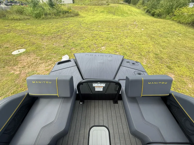 Slide: The Image of Manitou EXPLORE 24 STEALTH 2025 - 12