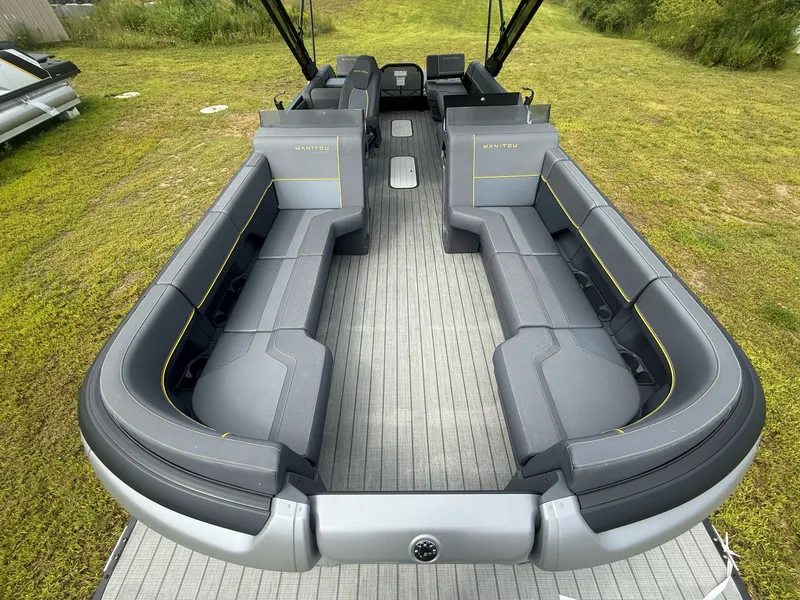 Slide: The Image of Manitou EXPLORE 24 STEALTH 2025 - 5