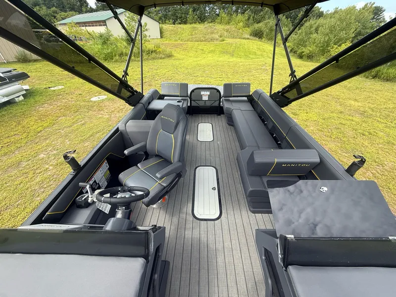 Slide: The Image of Manitou EXPLORE 24 STEALTH 2025 - 6