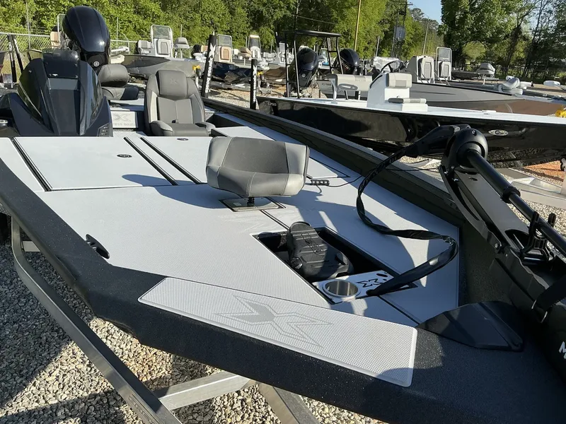 Slide: The Image of Xpress Hyper-Lift Bass Series H20 2025 - 5