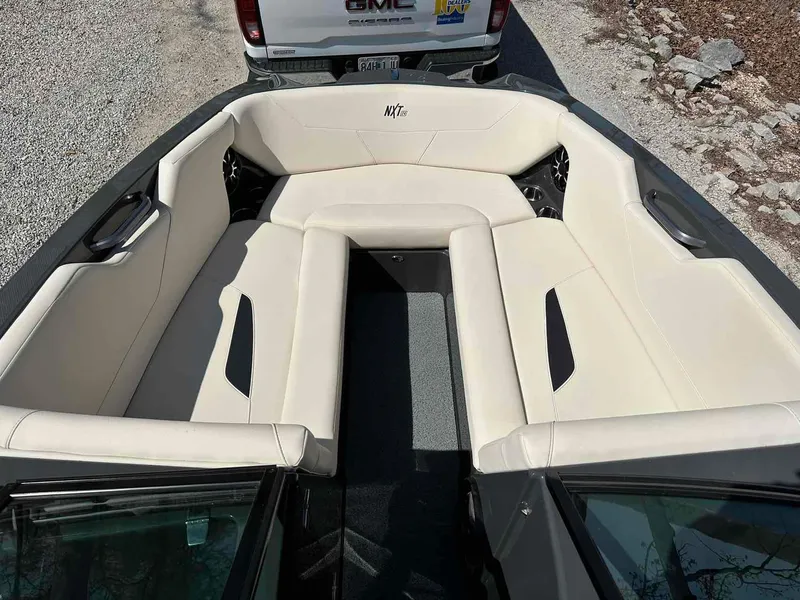 Slide: The Image of MasterCraft NXT24 2021 - 14