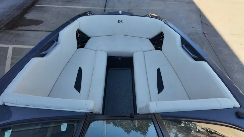 Slide: The Image of MasterCraft NXT24 2021 - 21