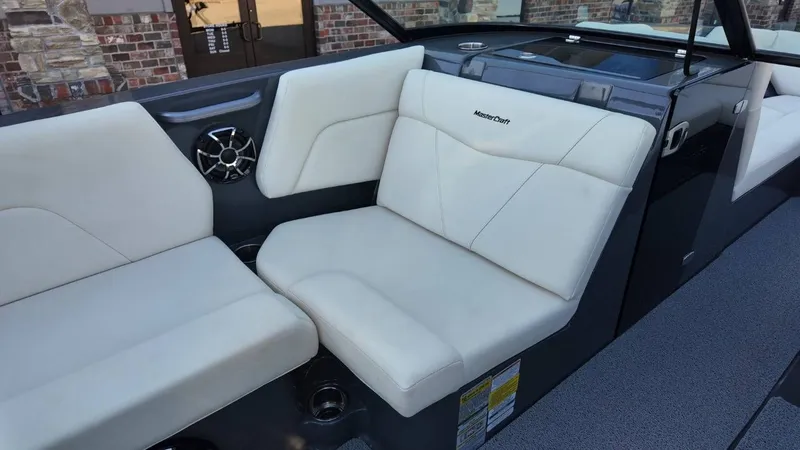 Slide: The Image of MasterCraft NXT24 2021 - 35