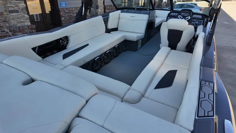 Slide: The Image of MasterCraft NXT24 2021 - 44