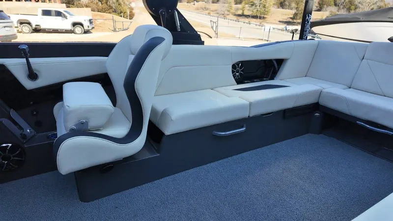 Slide: The Image of MasterCraft NXT24 2021 - 45