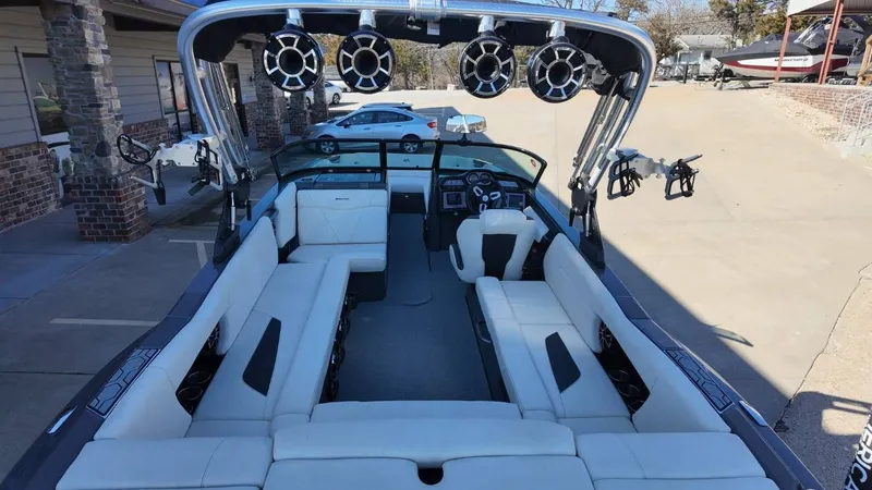 Slide: The Image of MasterCraft NXT24 2021 - 46