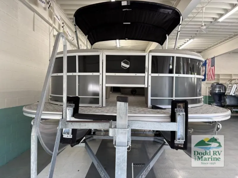 Slide: The Image of LE Series 222FCR 2025 - 6