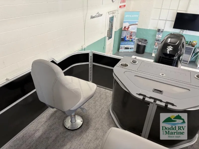 Slide: The Image of LE Series 222FCR 2025 - 8