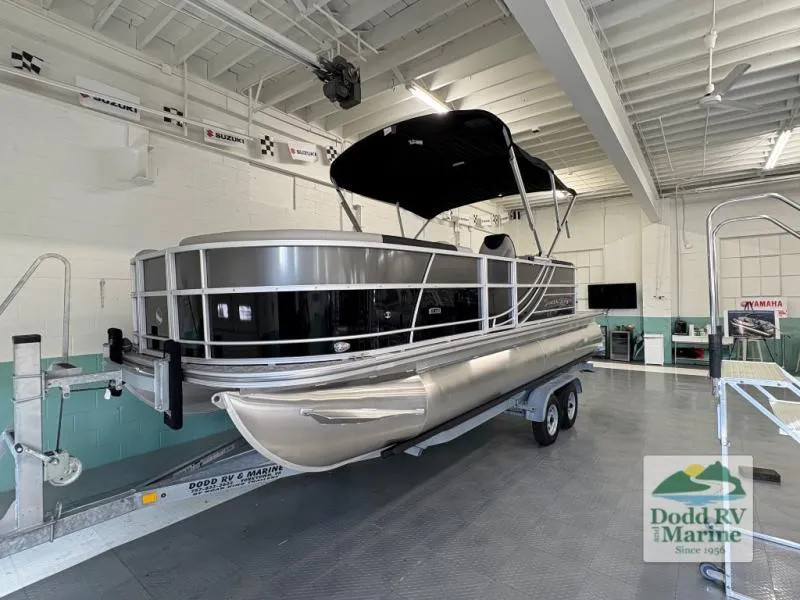 The Image of LE Series 222RS 2025 - 1