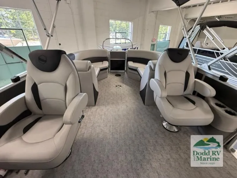 Slide: The Image of LE Series 222RS 2025 - 18