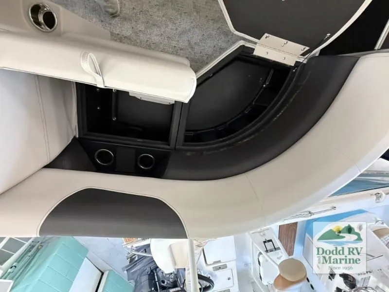 Slide: The Image of LE Series 222RS 2025 - 19